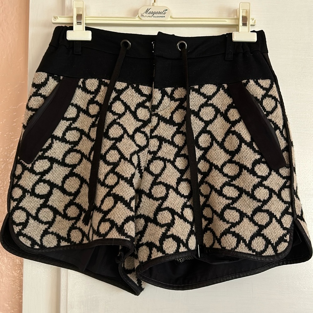 Very chic Wool soft shorts